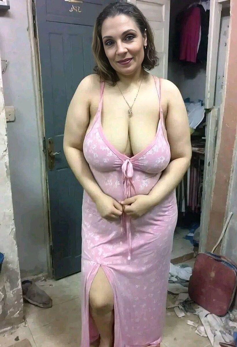 Regarde-moi jeune homme, pas à mes seins
