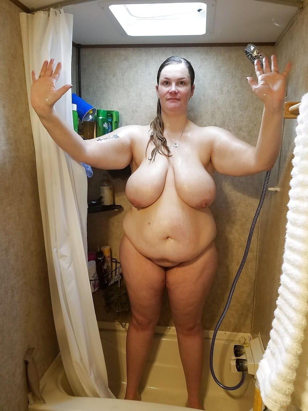 Son, you shouldn't come into the bathroom when mommy is naked 