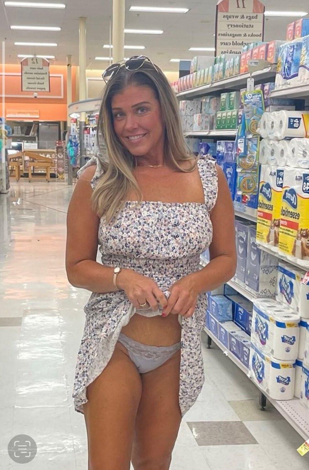 I always have a boner when mom flash me.