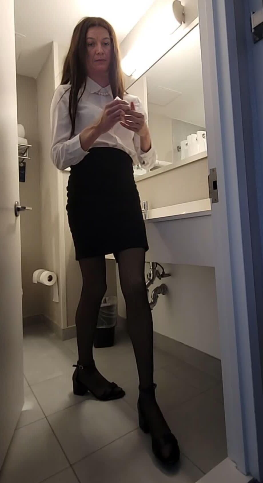 Upskirt minha mãe se vestindo de hotel (dia)
