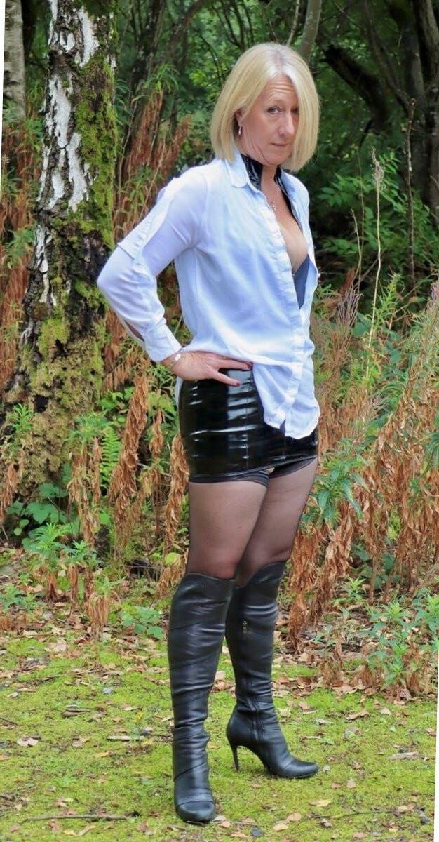 Katie, british milf in leather