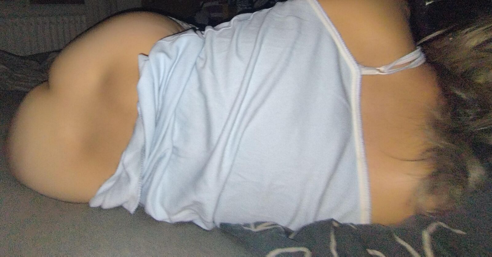 turn around darling, show them your pussy