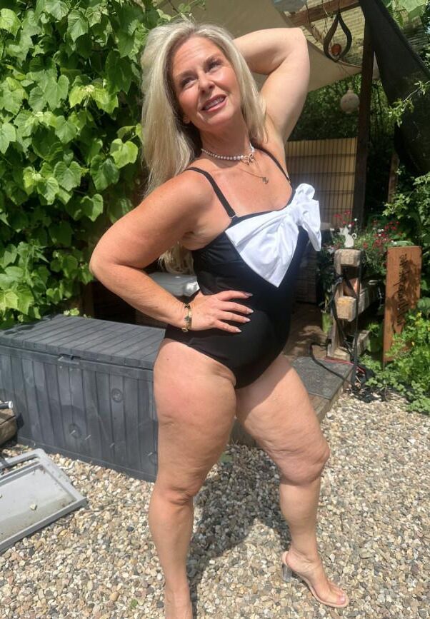 HOT MATURE