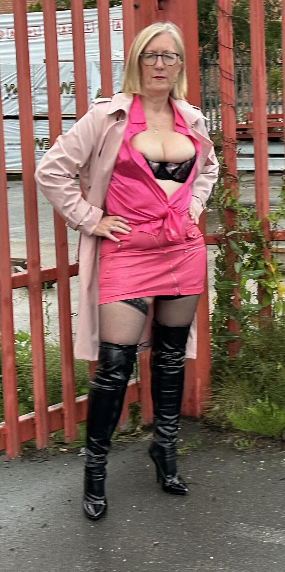 Katie, british milf in leather