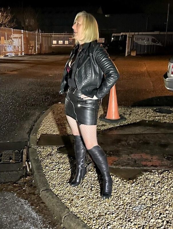 Katie, british milf in leather