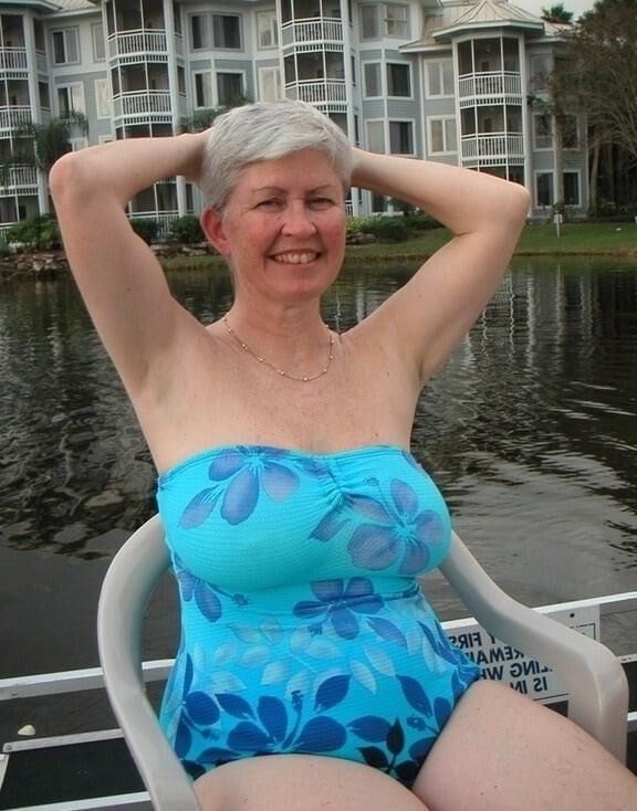 Gilf bathing suit beauties 