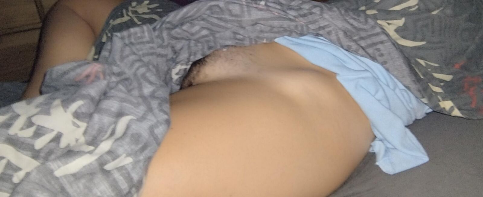 turn around darling, show them your pussy