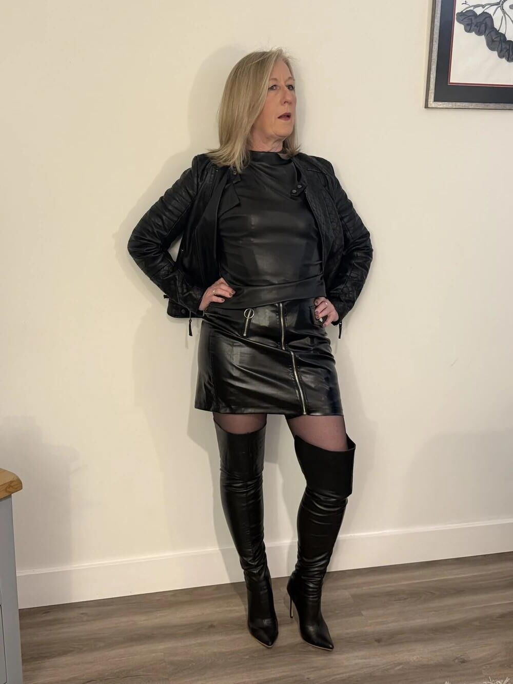 Katie, british milf in leather