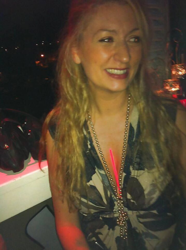 French milf big tits grosses loches bandantes