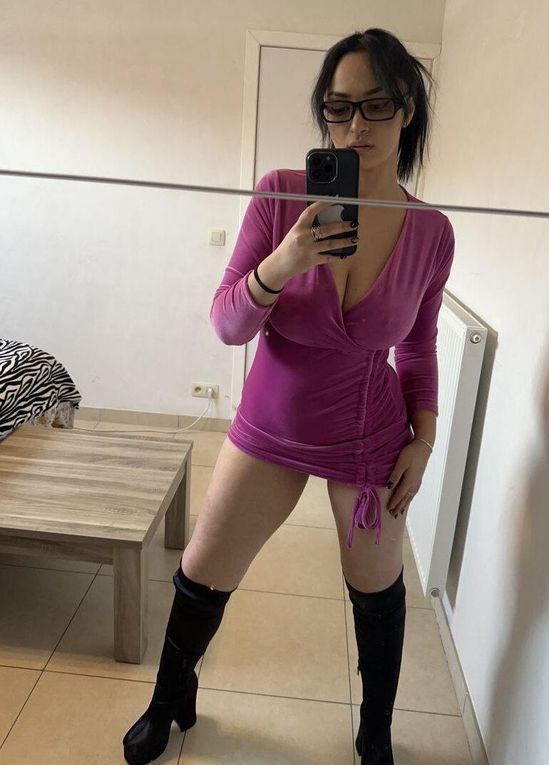 Miruna a Romanian Gipsy with saggy tits P.