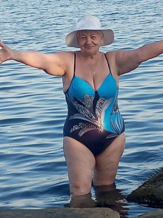 Gilf bathing suit beauties 