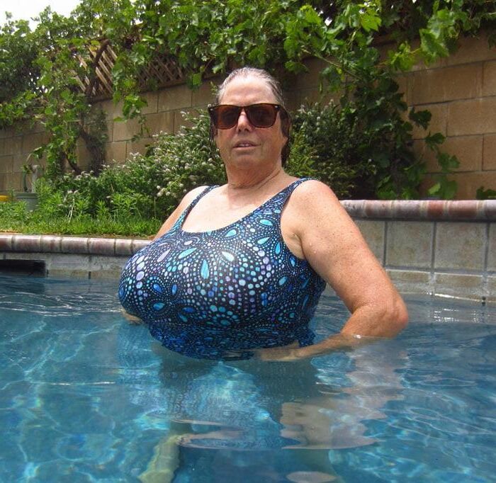 Gilf bathing suit beauties 