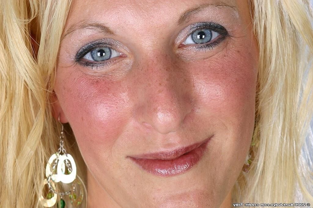 . Bee slim MILF I'd jump in a heartbeat