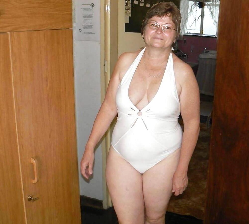 Gilf bathing suit beauties 
