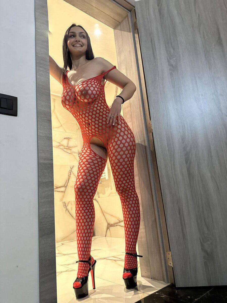 Miruna a Romanian Gipsy with saggy tits P.