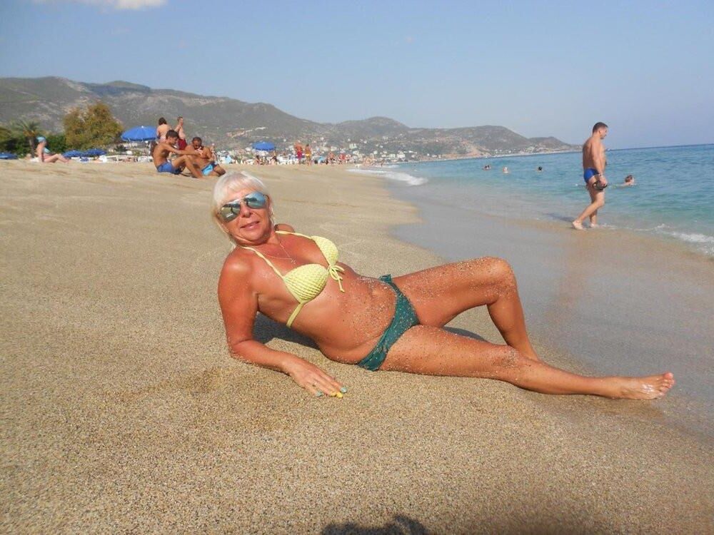 Gilf bikini babes 