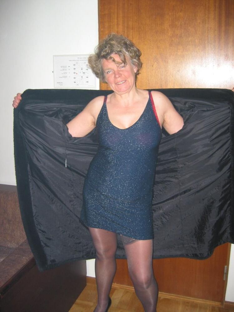 Mom, everybody can see your stockings tops 