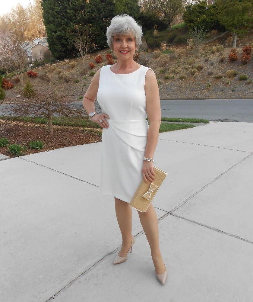 Non nude Granny & Mature VI