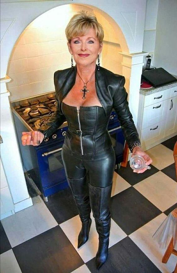Non nude Granny & Mature VI
