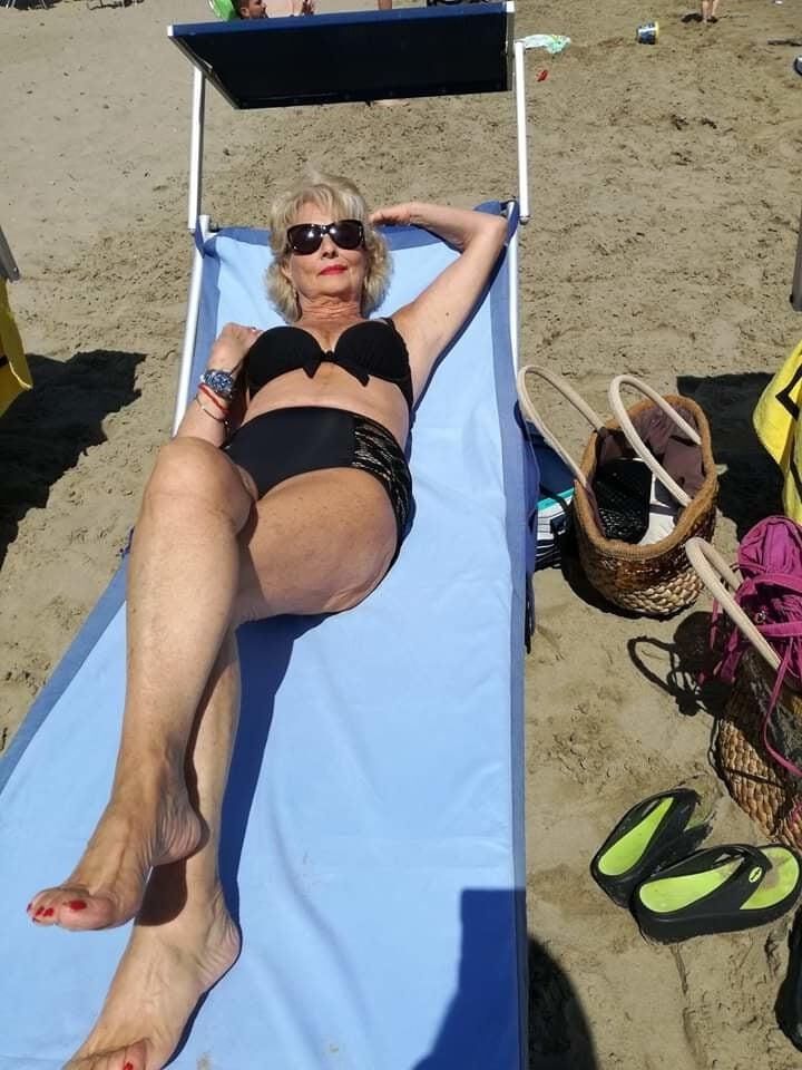 Non nude Granny & Mature VI