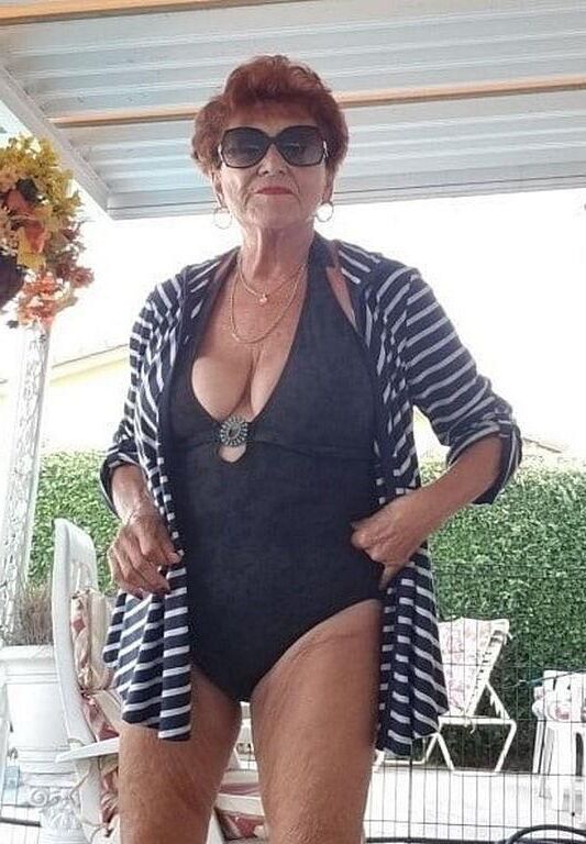 Non nude Granny & Mature VI