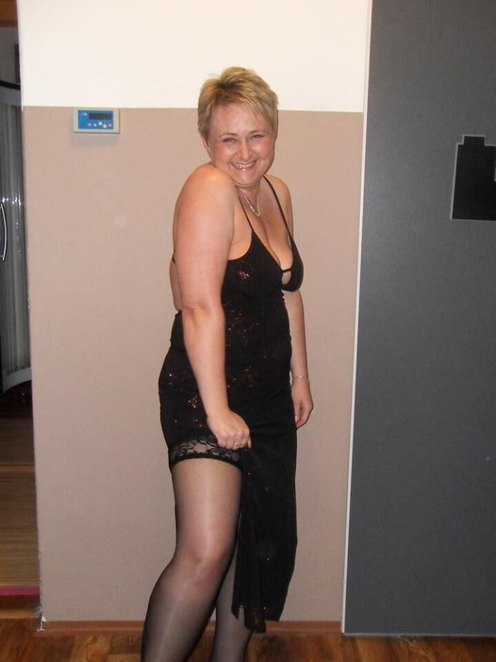 Mom, everybody can see your stockings tops 