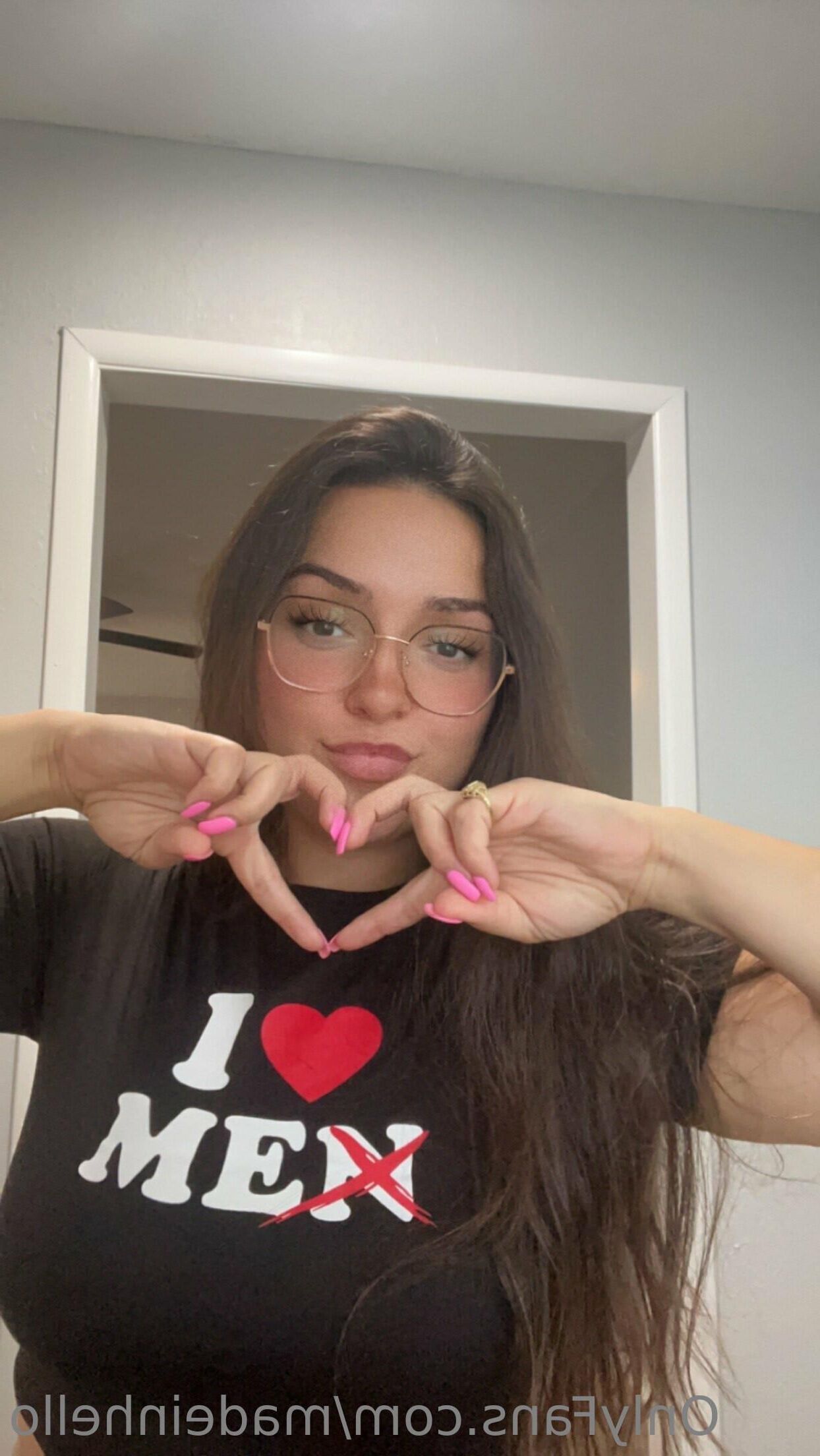 Lyssa Huge Ass Big Boobs Brunette Girl with Glasses Mixed Shots