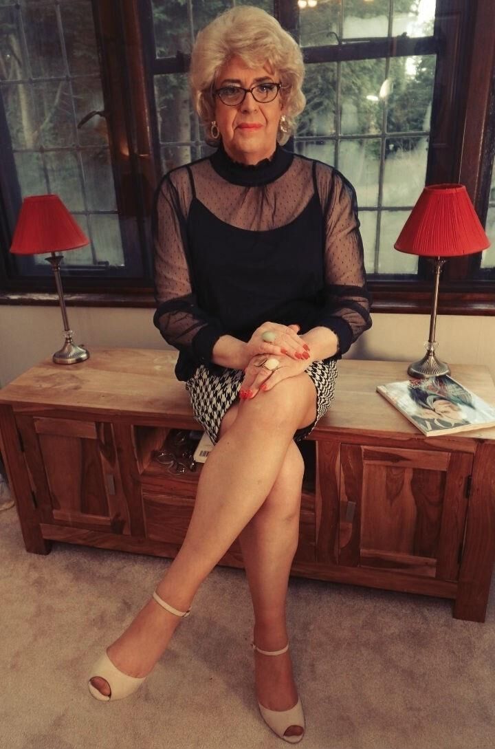 Non nude Granny & Mature VI