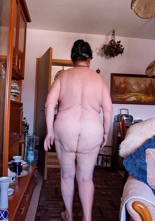 VICTORIA AN OLD GRANNY I WANK OVER