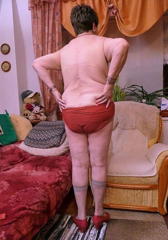 VICTORIA AN OLD GRANNY I WANK OVER