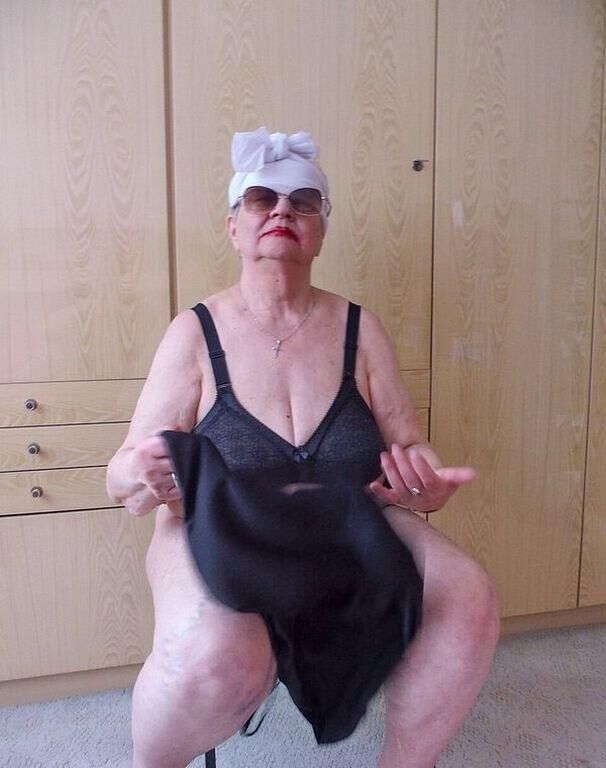 MELBA AN OLD GRANNY I WANK OVER