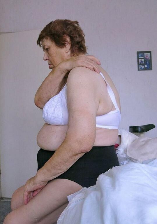 HEIDI AN OLD GRANNY I WANK OVER