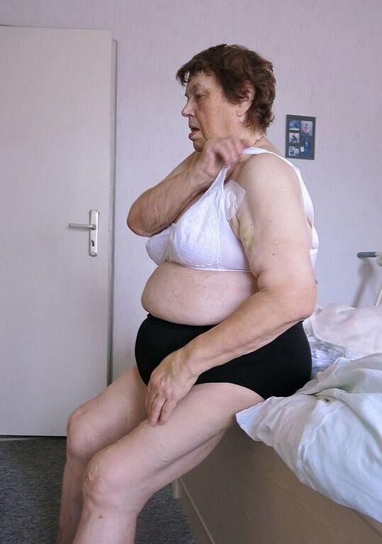 HEIDI AN OLD GRANNY I WANK OVER