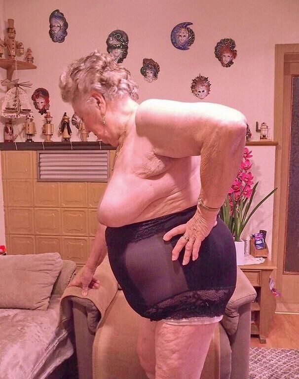 Pamela une vieille grand-mère je me branle