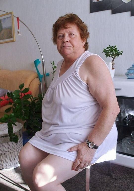 BETSY AN OLD GRANNY I WANK OVER