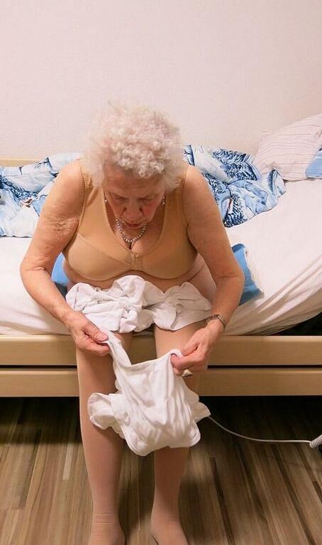 Gizelle une vieille grand-mère je me branle