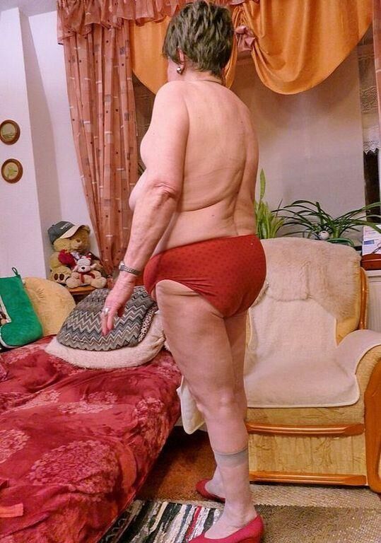 VICTORIA AN OLD GRANNY I WANK OVER