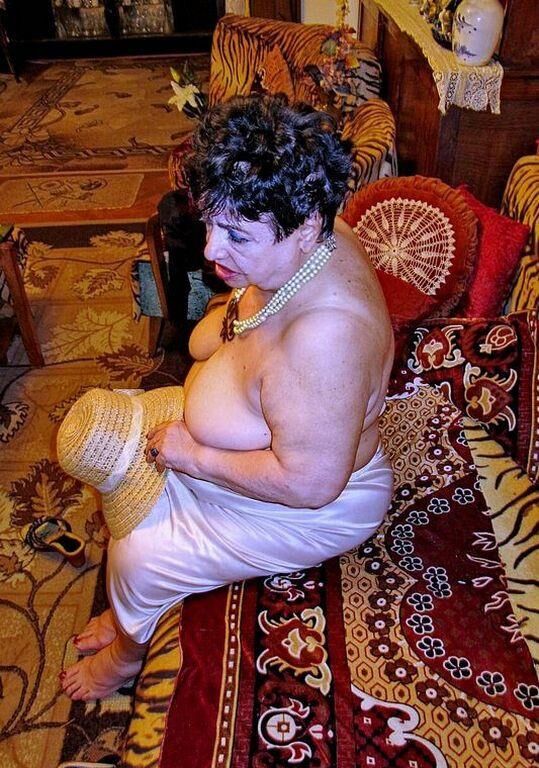 NELLIE AN OLD GRANNY I WANK OVER