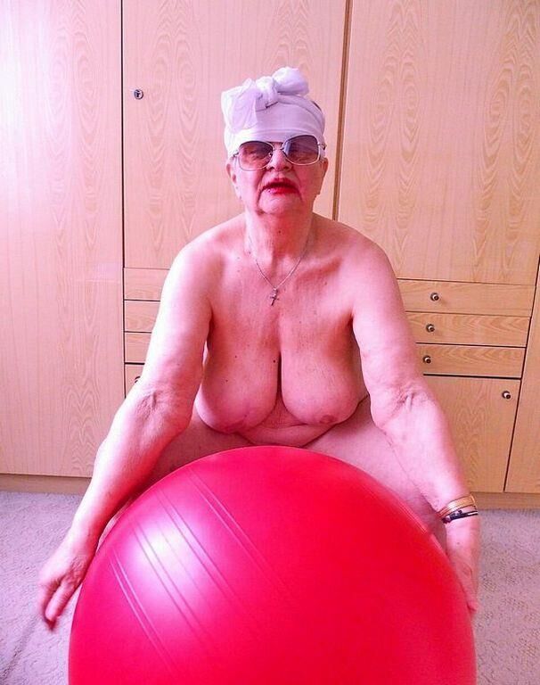 MELBA AN OLD GRANNY I WANK OVER