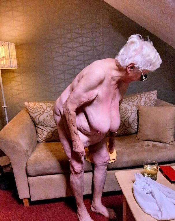 STACEY AN OLD GRANNY I WANK OVER
