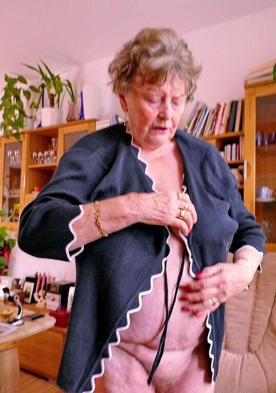 Flora une vieille grand-mère je me branle
