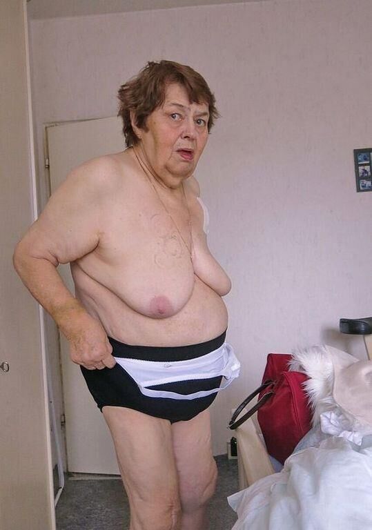 HEIDI AN OLD GRANNY I WANK OVER