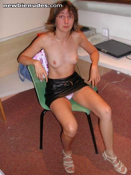 Mûrit avec des seins petits mais parfaitement formés
