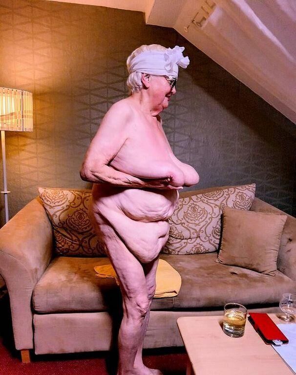 STACEY AN OLD GRANNY I WANK OVER
