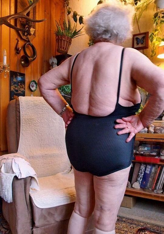Thelma une vieille grand-mère que je me branle
