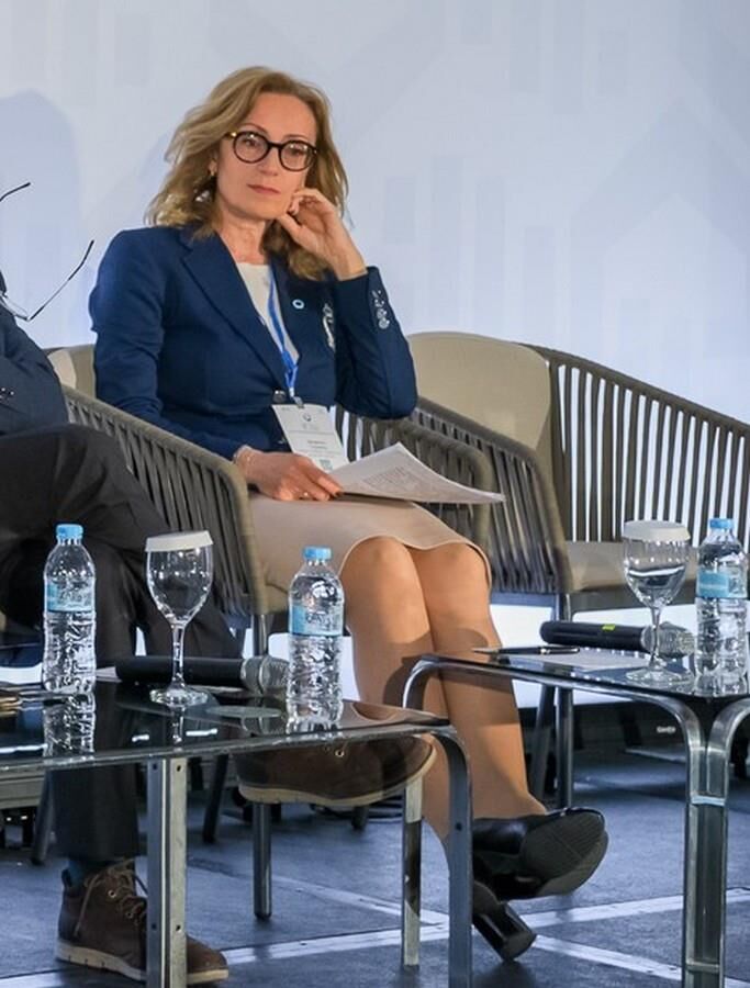 GILF Biz Bitches in Pantyhose PH Fuckable Old Bitches