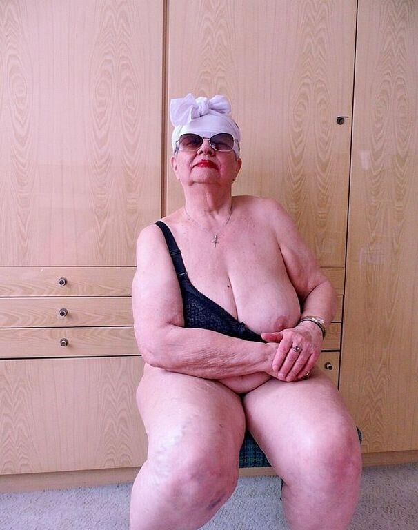 MELBA AN OLD GRANNY I WANK OVER
