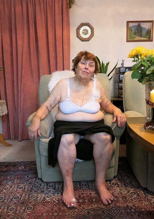 HEIDI AN OLD GRANNY I WANK OVER