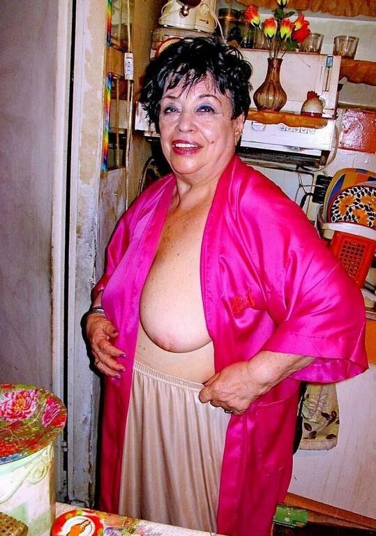 NELLIE AN OLD GRANNY I WANK OVER