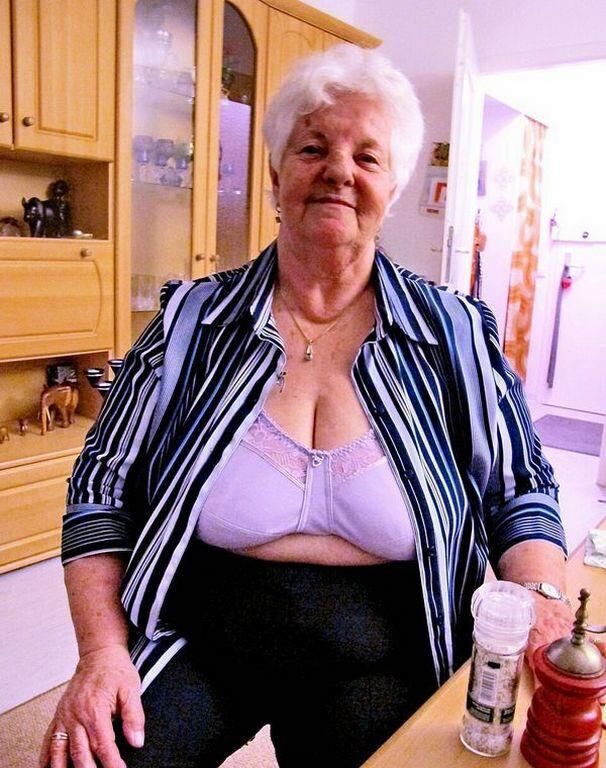 NATASHA AN OLD GRANNY I WANK OVER